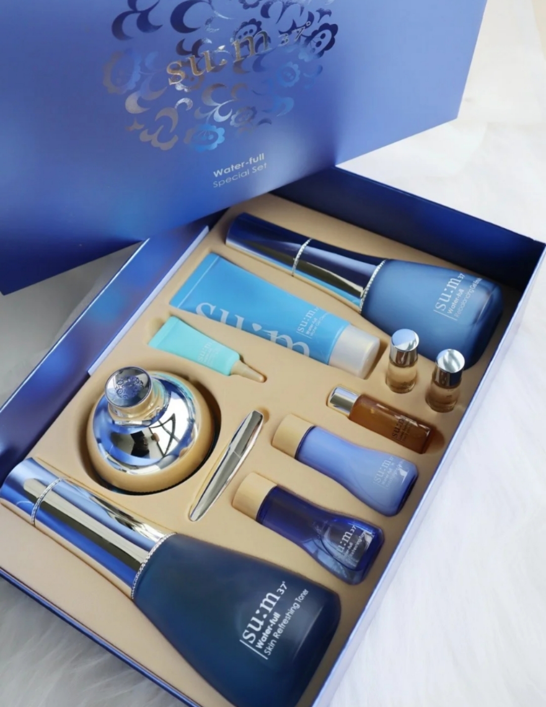 雅诗兰黛和sk2哪个适合敏感肌,雅诗兰黛和sk2哪个更适合敏感肌