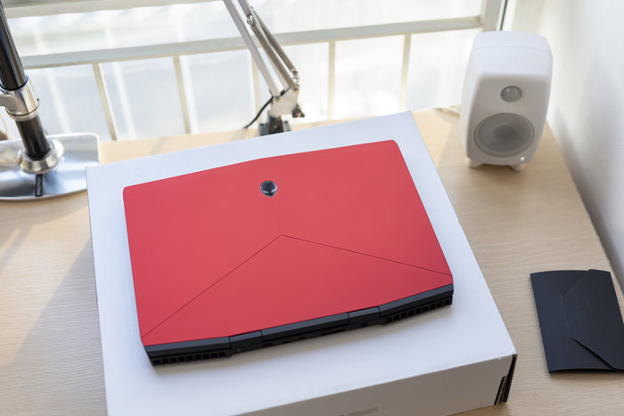 外星人alienware m15哪个颜色好 (外星人alienware m15 r7测评)