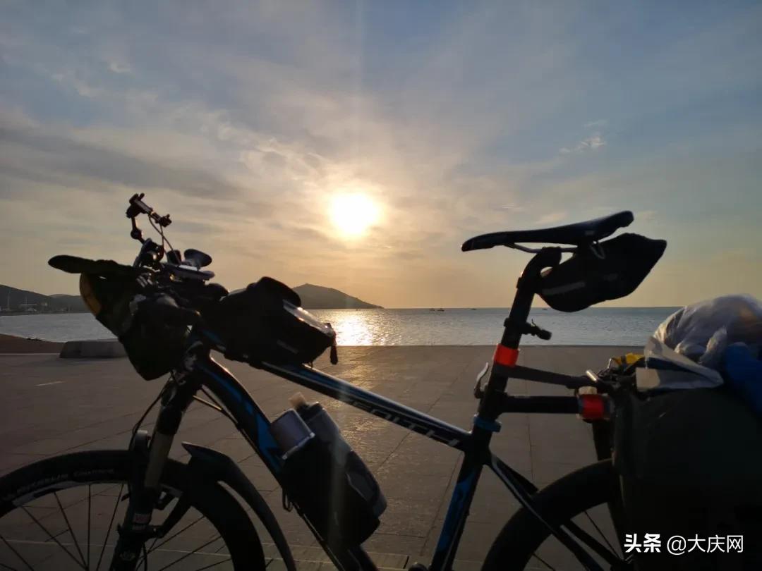 爸爸跨越1000多公里看女儿,父亲跨越千里去看女儿