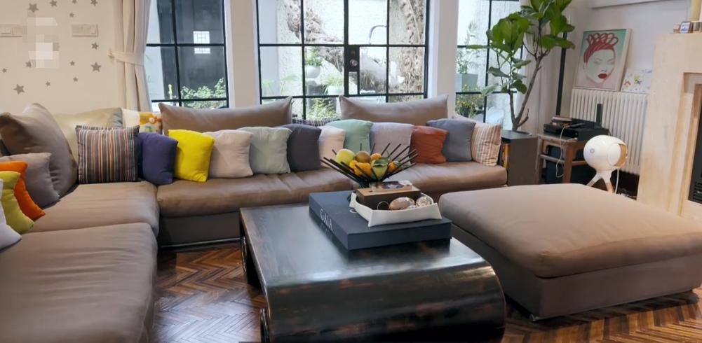 这个敢在客厅挂“*爱性**关系”画的妈妈，太飒了