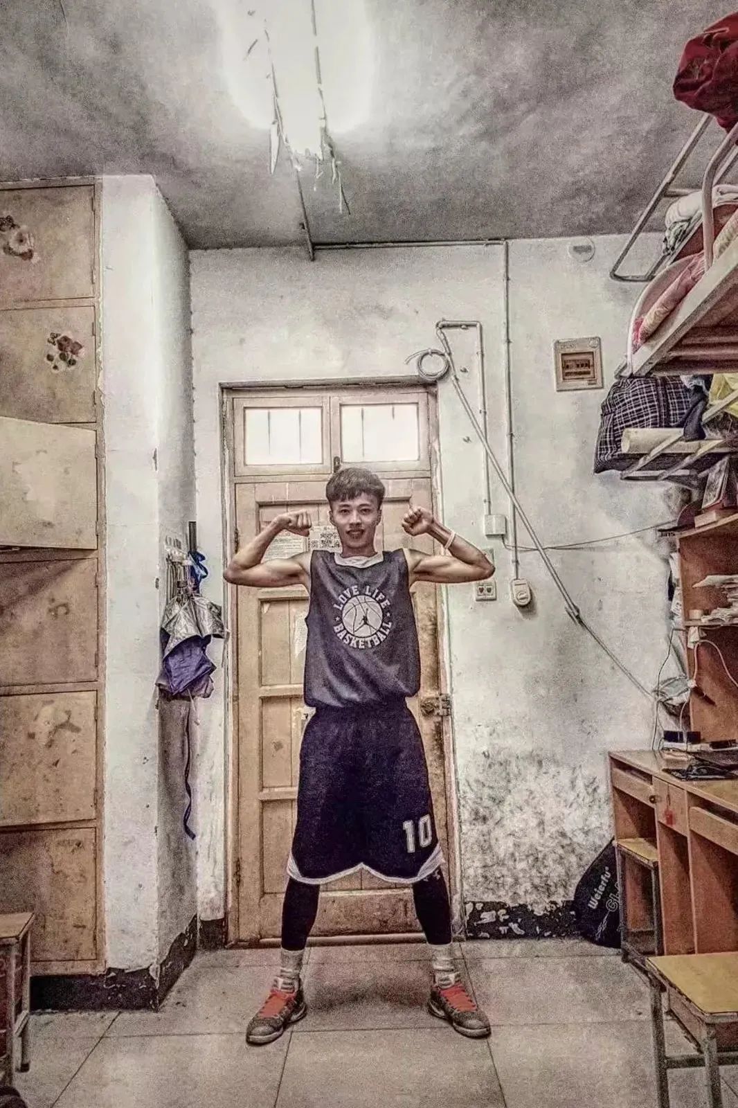 90后男孩子创业做什么工作,郑州27岁小伙修鞋创业