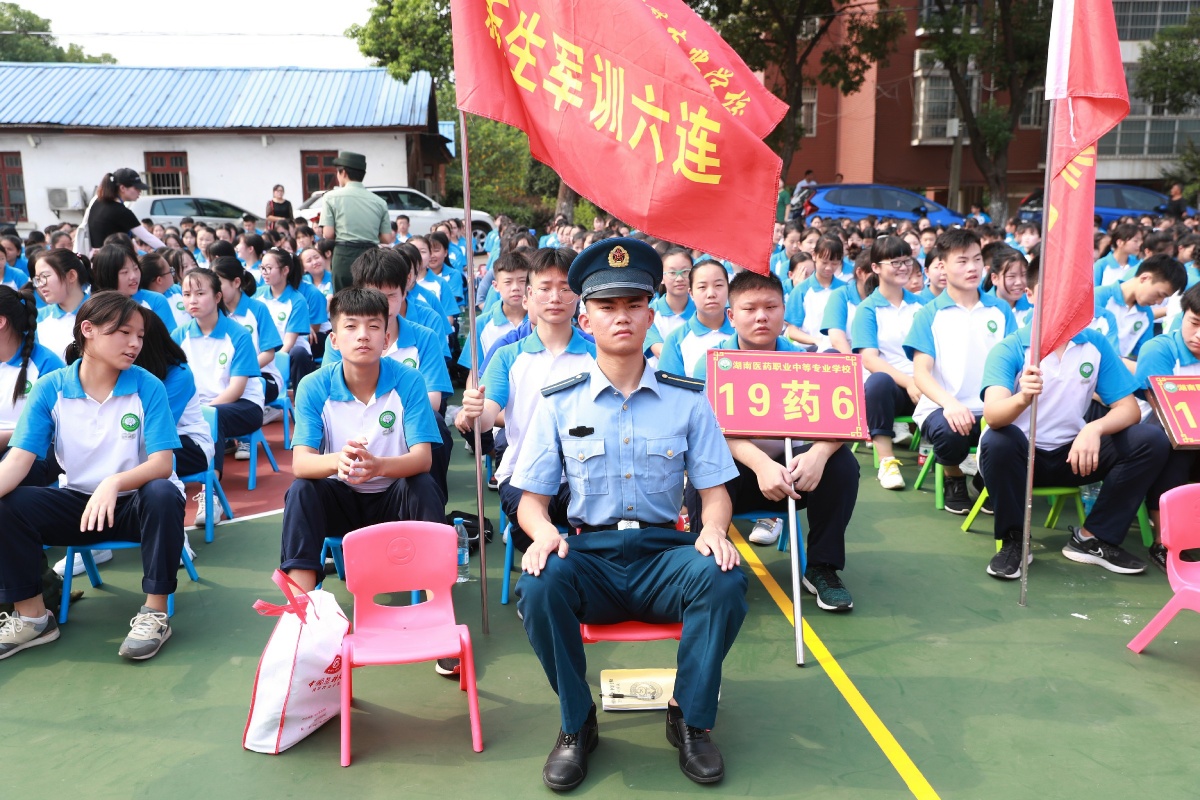 学医救死扶伤当兵保家卫国,学医习武救死扶伤十六字口号