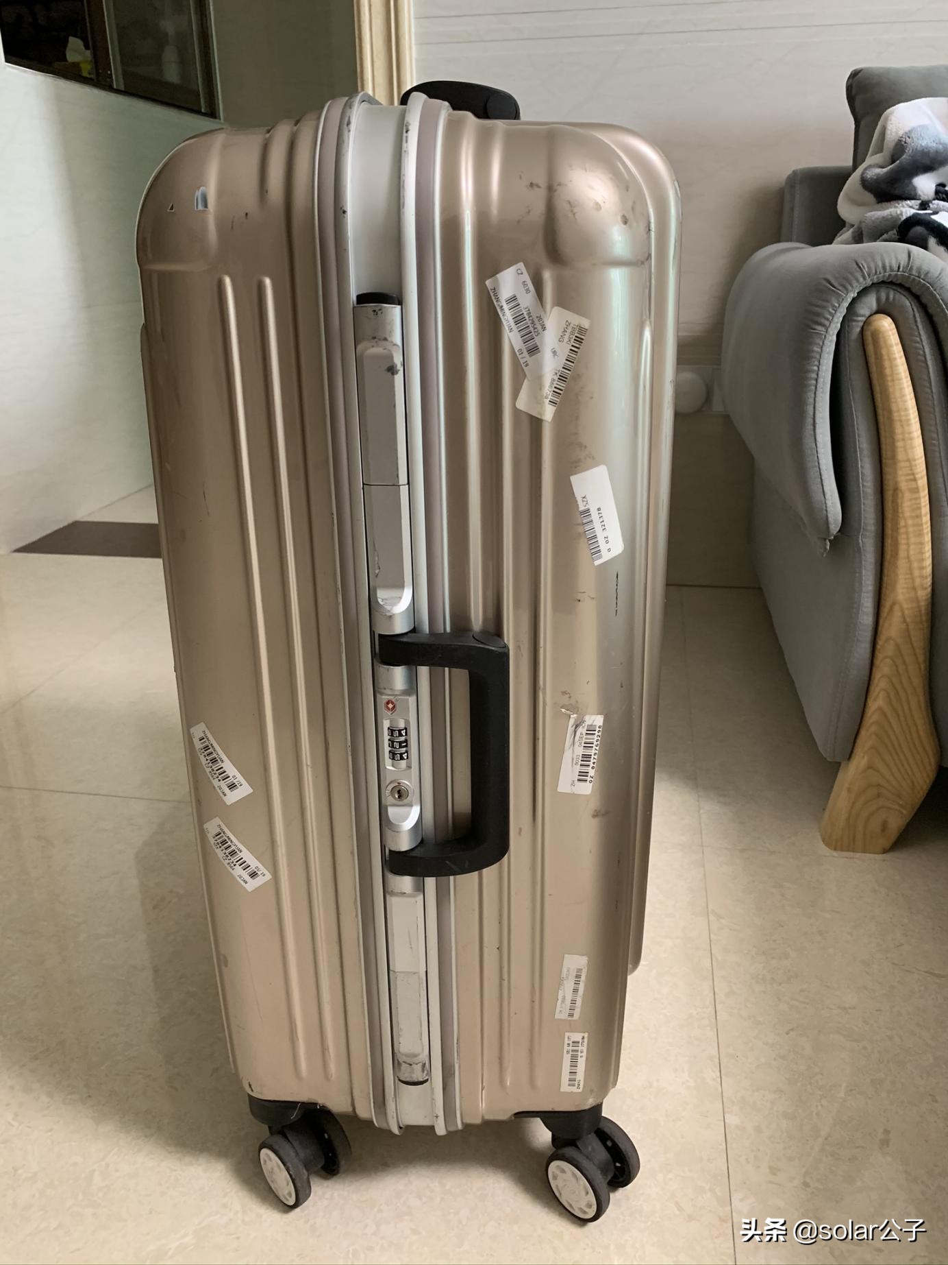 常年出差的人箱子里都有什么——90后大叔“翻箱”