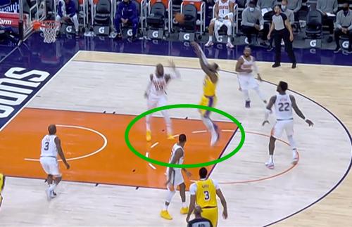 詹姆斯来湖人队首秀对战步行者,詹姆斯首秀25分集锦