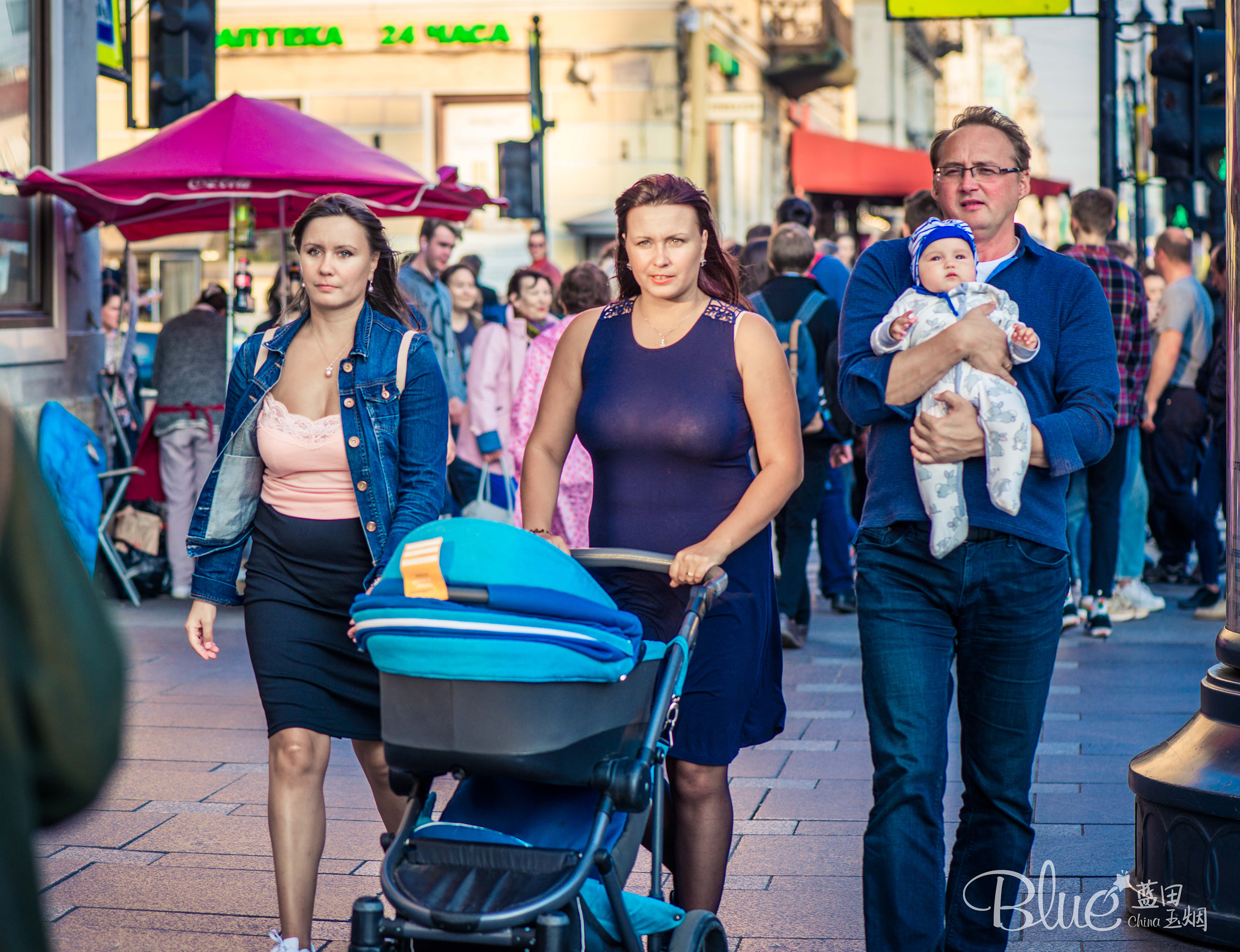 在战斗民族俄罗斯旅游，一看俄罗斯美少女，二看俄罗斯大妈变美妇