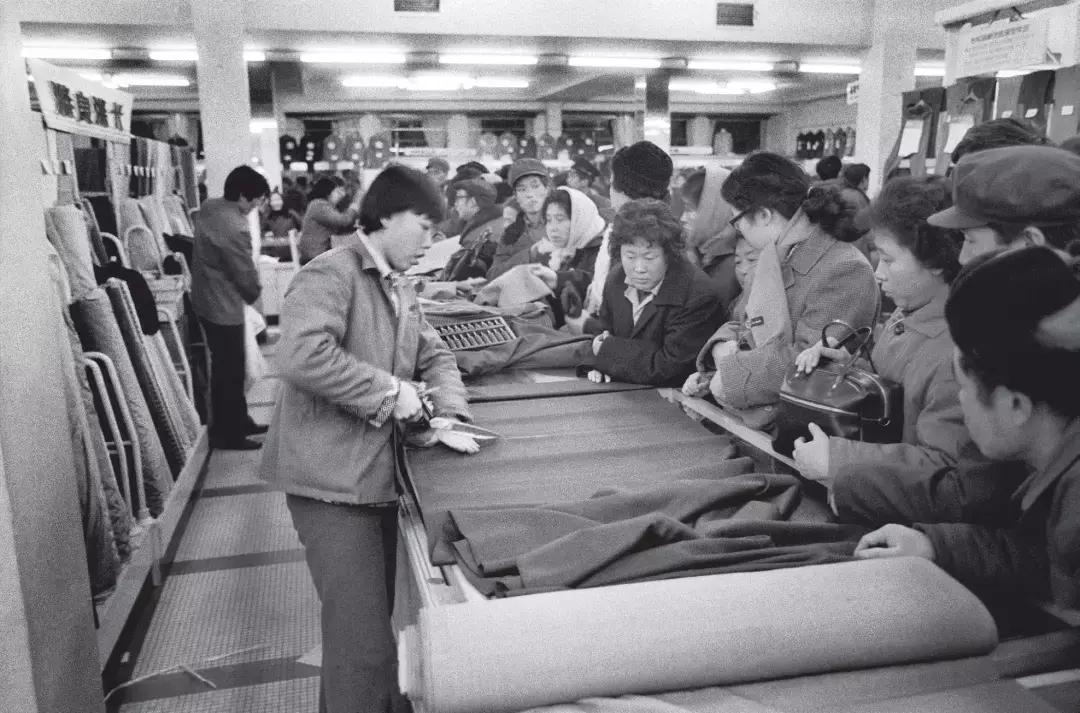 70张照片合集视频,70年衣食住行对比图