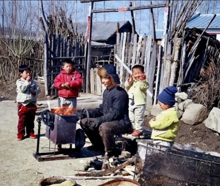 穷不碰三艺富不亲三人指的是什么,穷不三人富不记三亲是什么意思