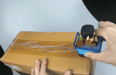 无聊能有多大生产力？他在家造了个电影院