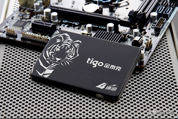 固态硬盘两种读写速度有什么区别,固态硬盘速度快慢有什么区别