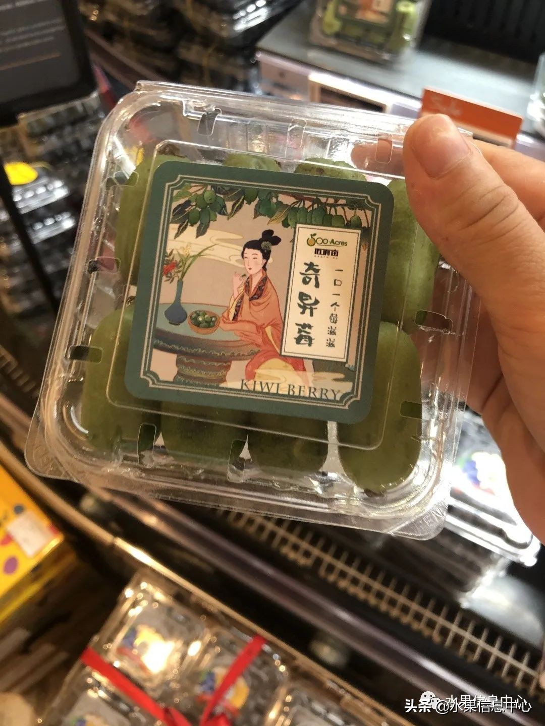 中秋节前，走访两家水果零售店，水果标准化在这里体现的淋漓尽致