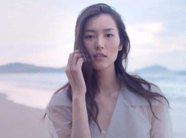 香奈儿推出孟晚舟同款脚踝包,香奈儿孟晚舟