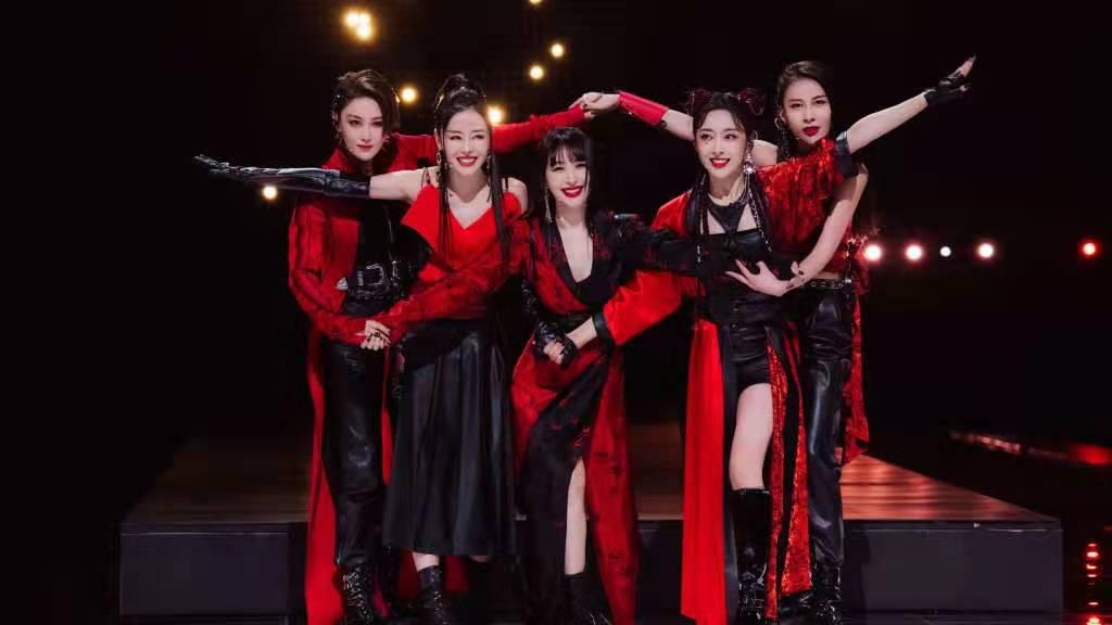 张馨予被粉丝指责完整视频,张馨予担任世界杯足球宝贝视频