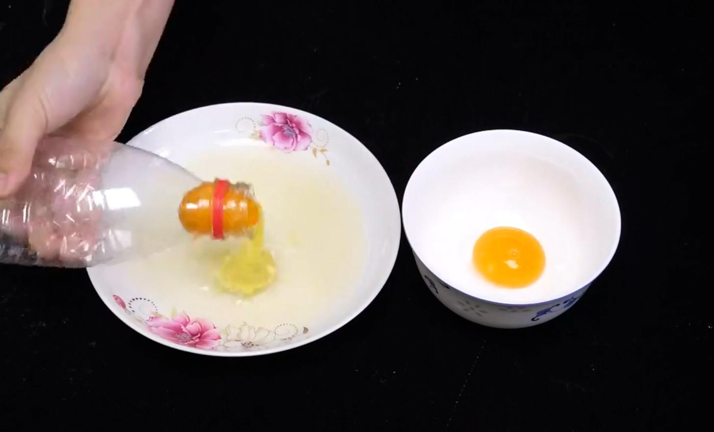 电动打蛋器打蛋不费力太好用了,打蛋器不用买用塑料瓶做