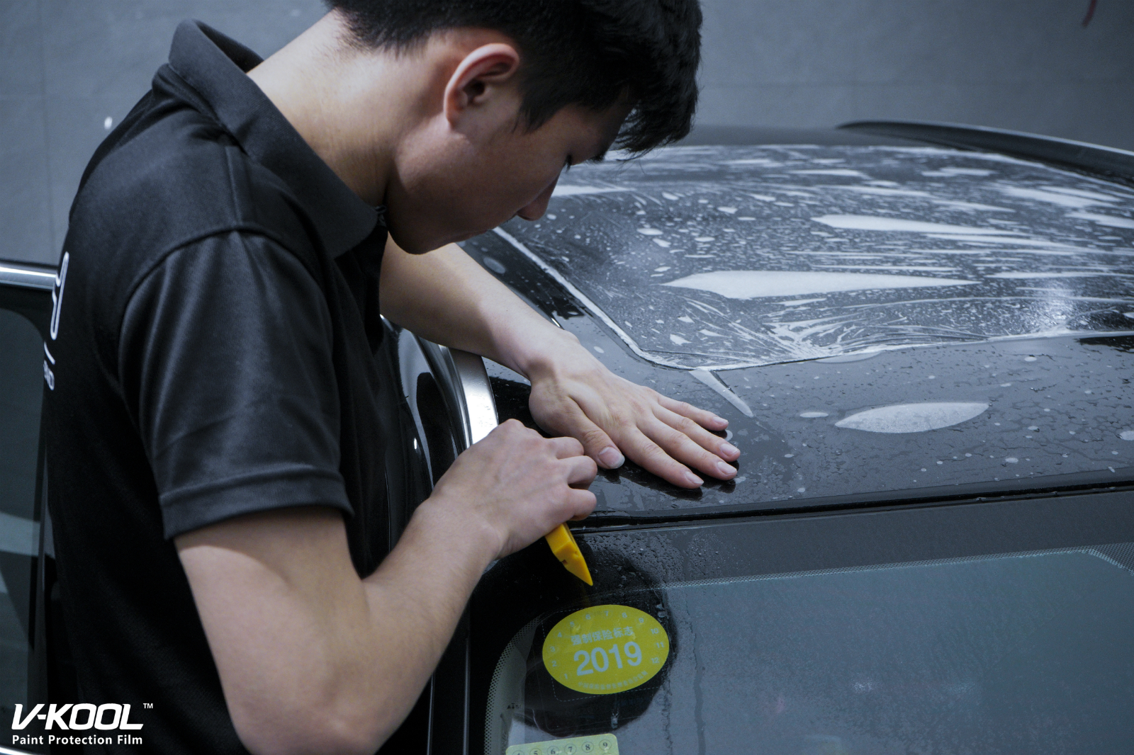 汽车免费贴膜很多气泡可以投诉吗,汽车仪表盘贴膜有气泡如何解决