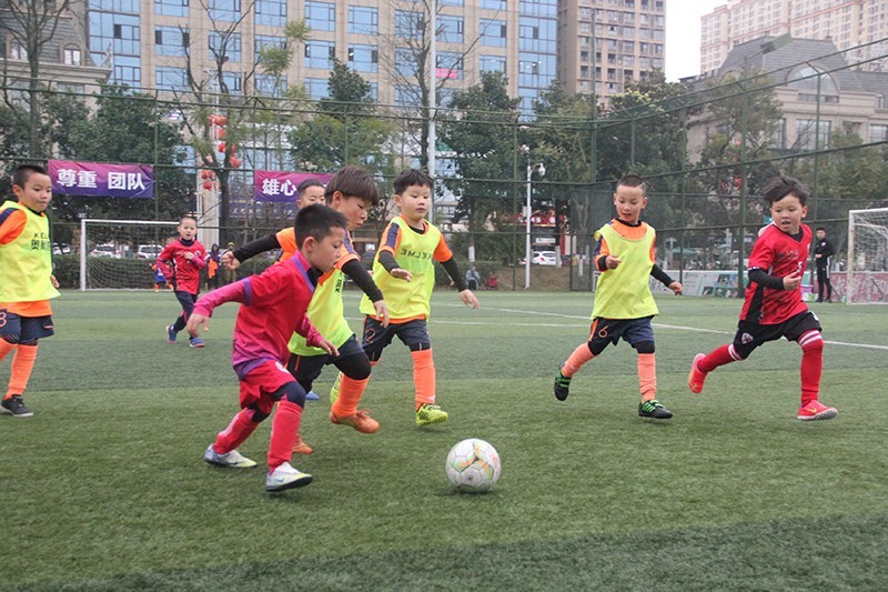 第五届中国城市少儿足球联赛开赛,足球从娃娃抓起