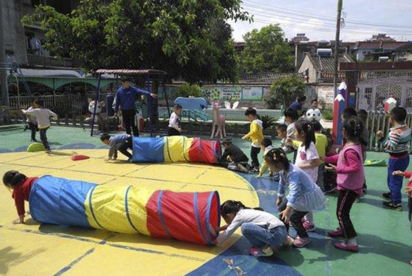 继痰盂侠之后，“锅盖侠”也横空出世，孩子的空间敏感期真伤不起