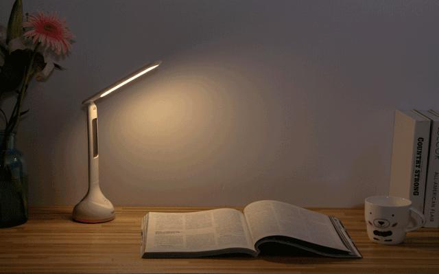 飞利浦和雷士护眼灯哪个好,飞利浦有两款护眼灯哪款好