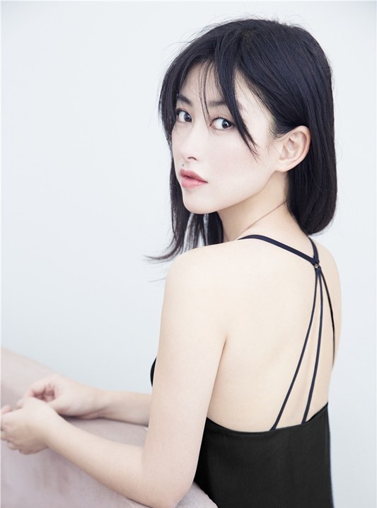 她14岁走红,她14岁因美貌红遍全球