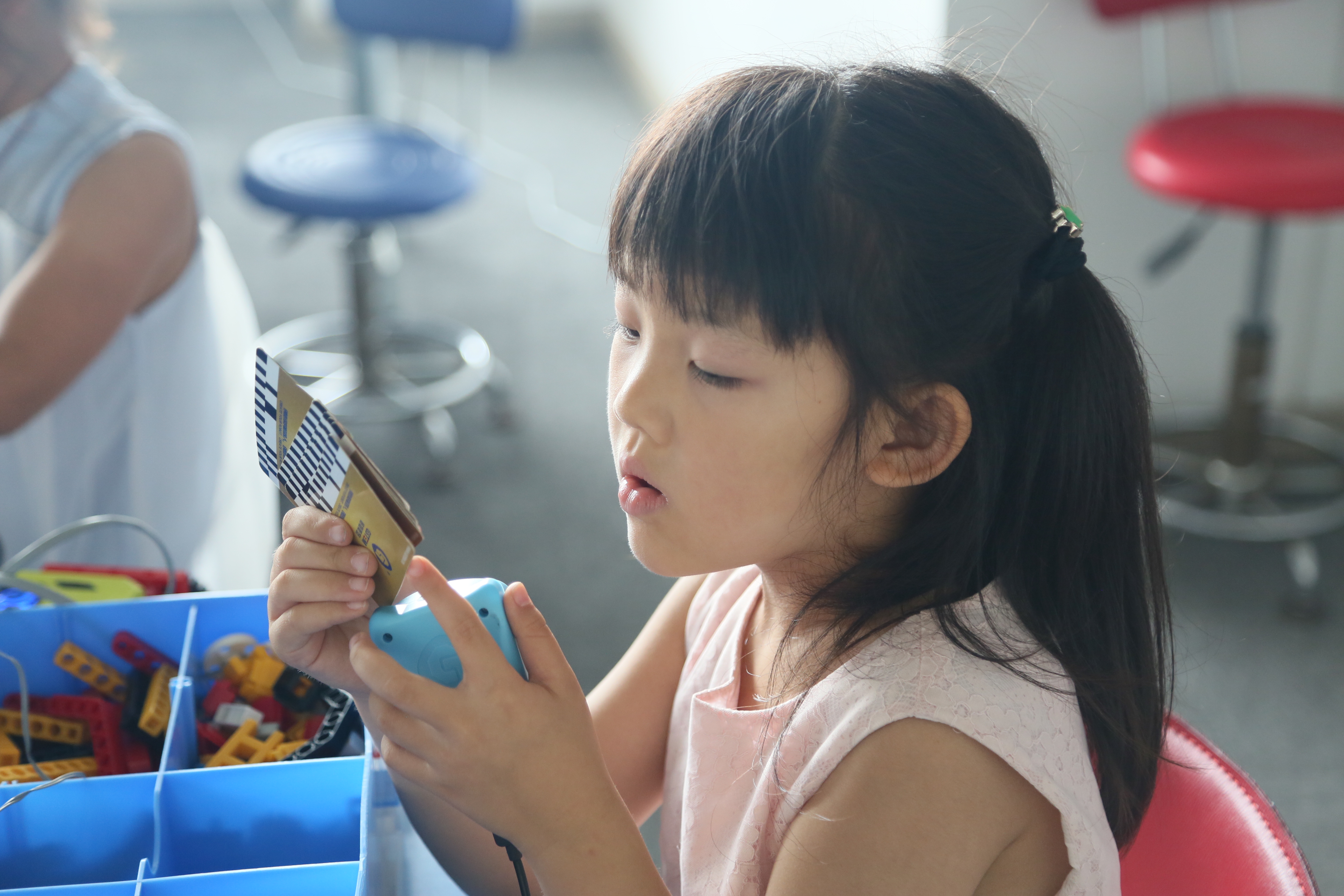 智能按摩机器人加盟,机器人编程教育加盟