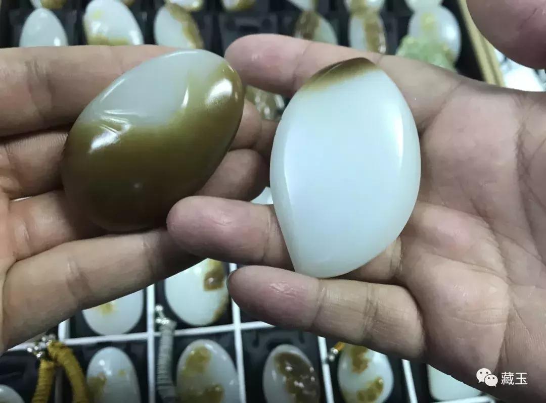 和田玉俄料值不值得入手,和田玉籽料和俄料到底有什么区别