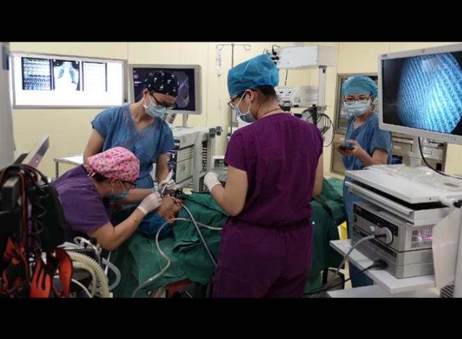 11岁男孩反复发烧退不下去怎么办,14岁男孩反复发烧去医院检查