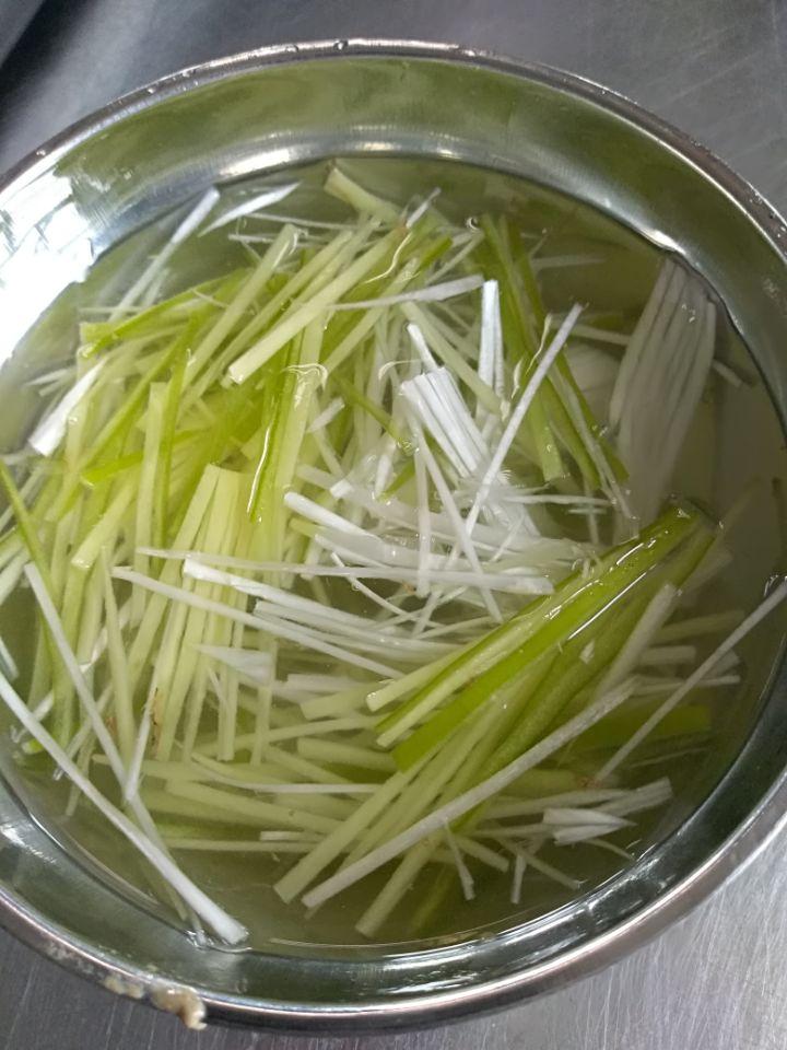 老东北美食清蒸多宝鱼的正确方法,清蒸多宝鱼这样一做比饭店都好吃