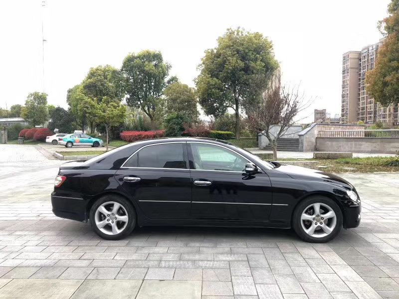 花十几个w买14年的锐志值吗,0506年的锐志值不值得买