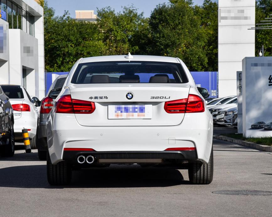 3系宝马和奥迪a4l哪个更值得选,试驾宝马3系二手车