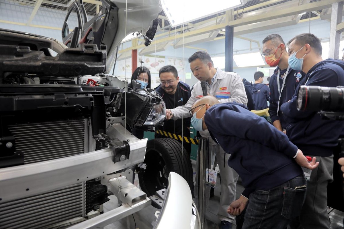 品质溯源“良心车”，法系粉丝团探访神龙汽车武汉工厂