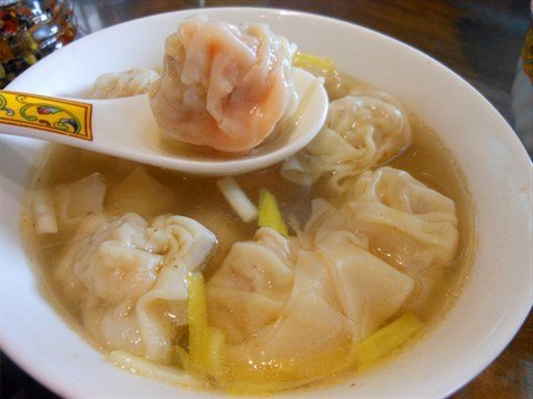 简单云吞两种口味汤底的做法,云吞怎么调最好吃