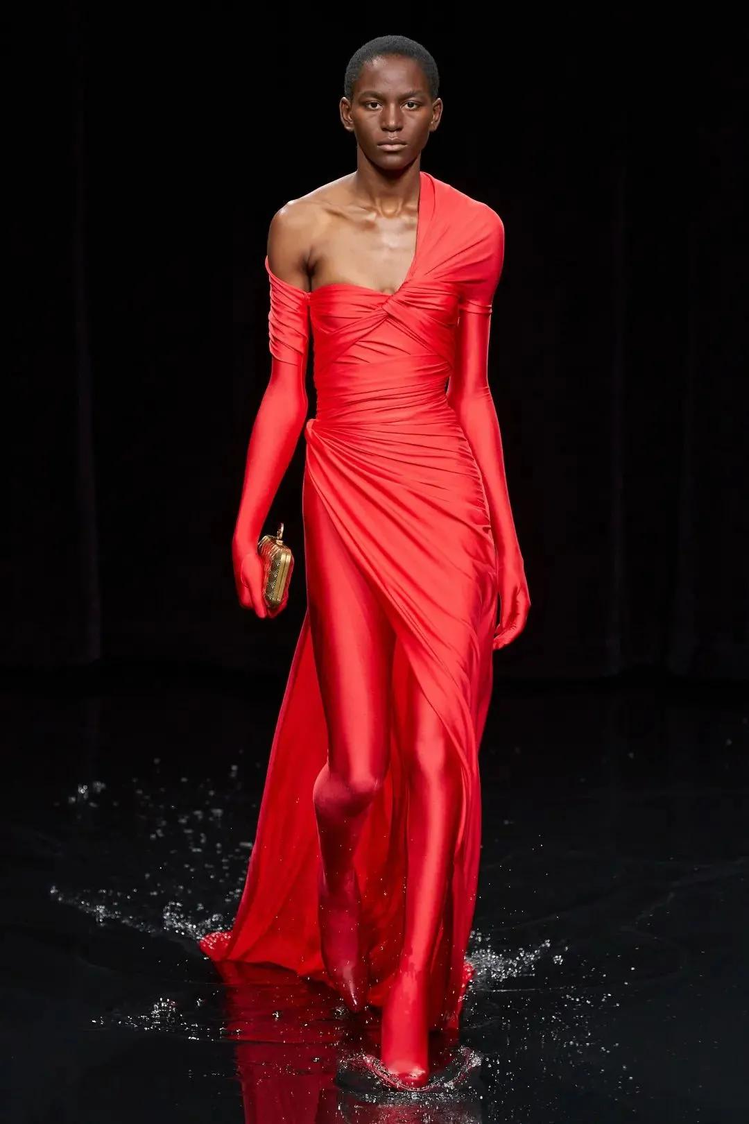 卡戴珊连体衣外穿高大上,卡戴珊巴黎世家蓝色连体衣