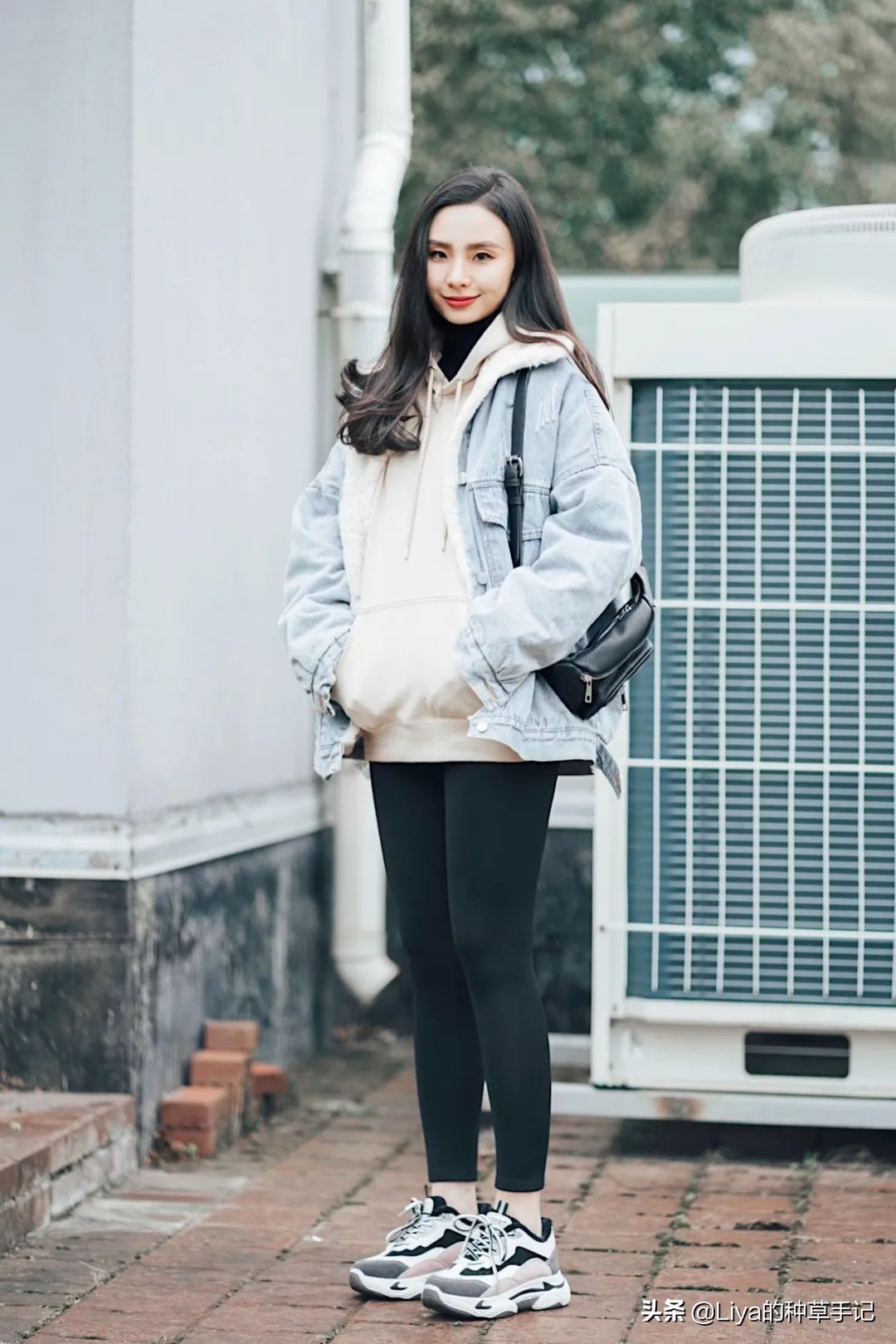 高领卫衣缩小领口的针法,卫衣小高领2018最时髦穿搭