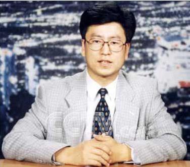 白岩松早期采访视频,白岩松25岁生活视频