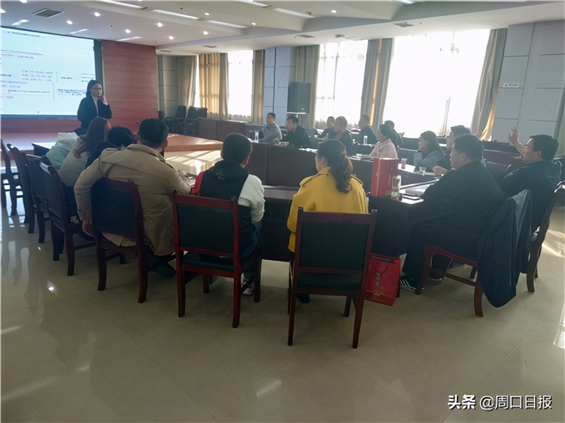 周口报业集团网红孵化基地举办首期网红培训班