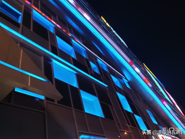 三星galaxya8s,三星galaxya8s评测