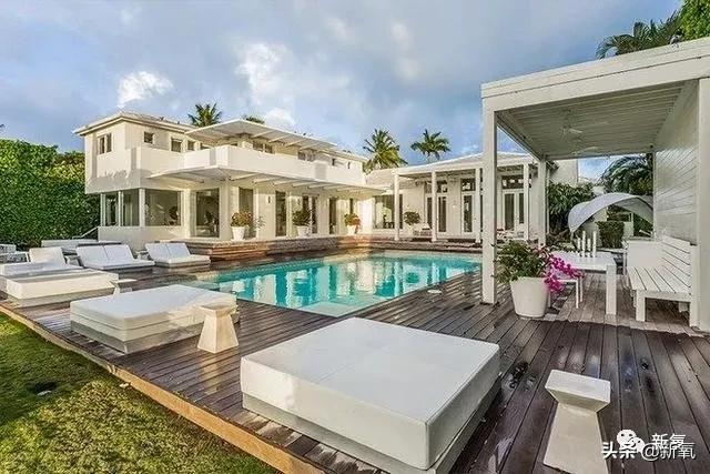 牛X！43岁姐姐长19岁妖精脸，衬得小10岁鲜肉男友像爹…