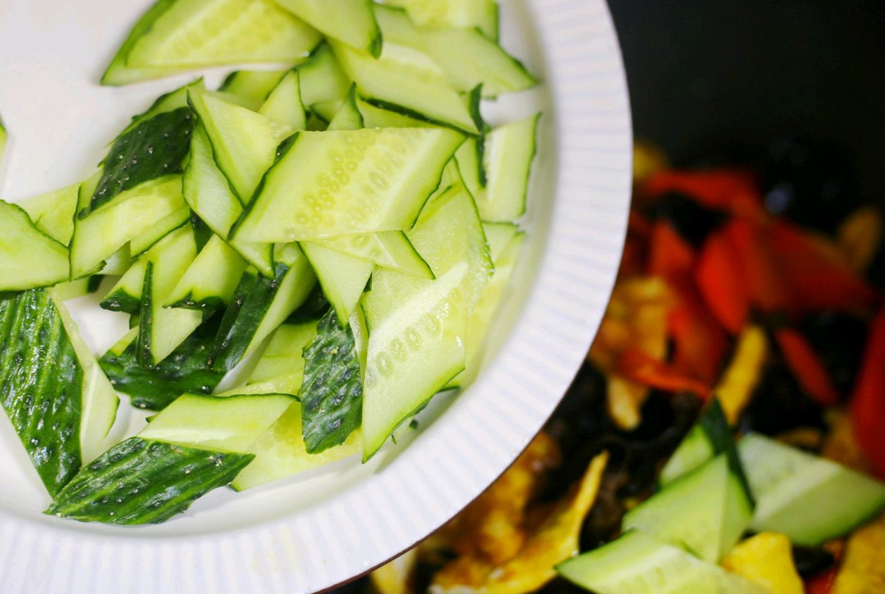 黄瓜胡萝卜木耳炒鸡蛋虾仁做法,木耳黄瓜炒鸡蛋做法减脂