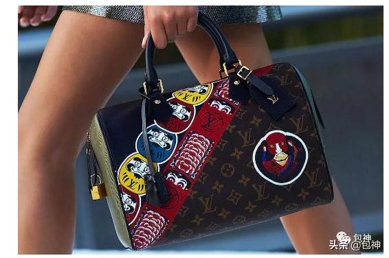 包神二手奢侈品,贴满徽章的包包lv