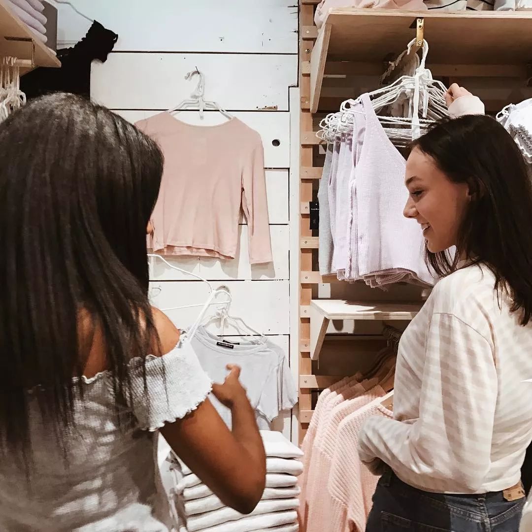 教你100元变身梦幻九头身KaiaGerber