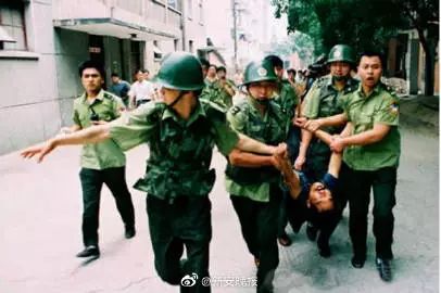 当年枪战视频曝光！*诱色**劫杀、身负7命的蛇蝎美人落网