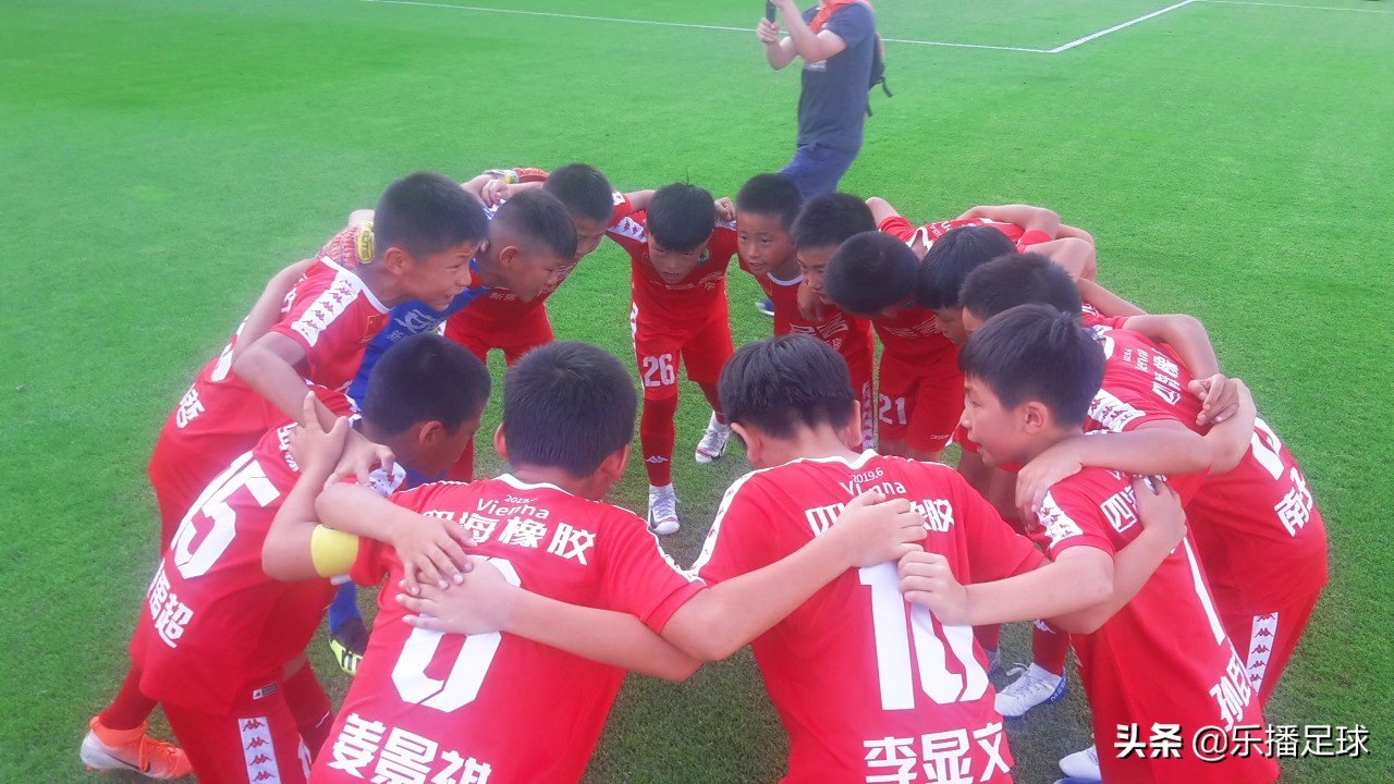 中国足球小将世冠,足球小将世青杯中国队vs日本队