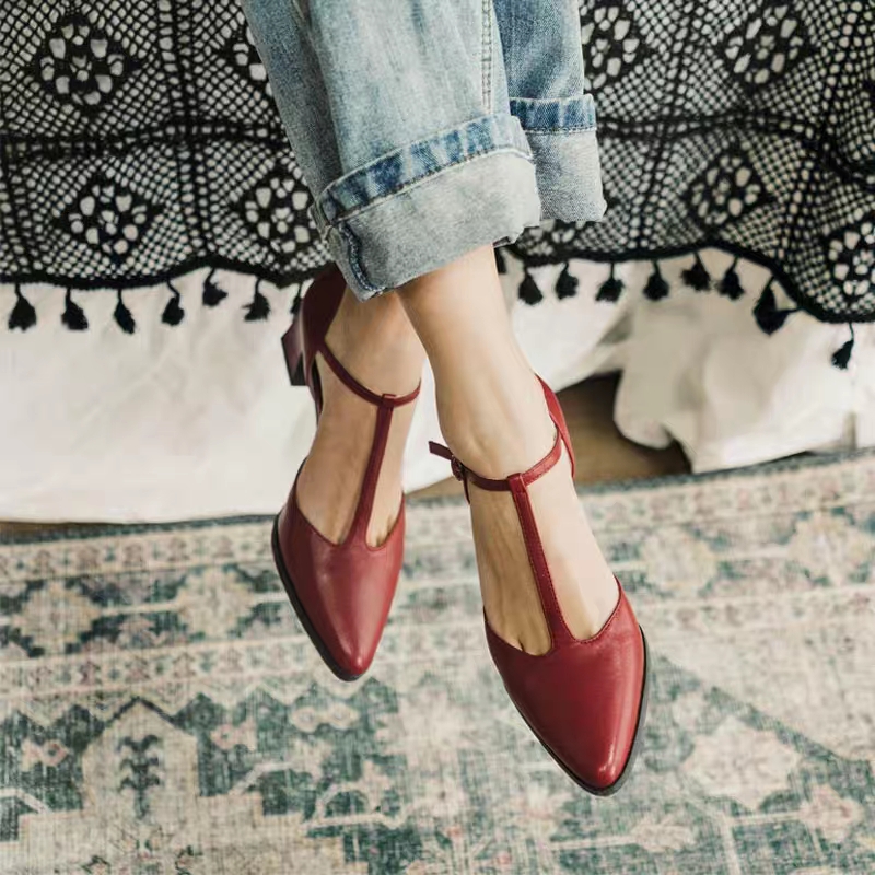 什么样的粗跟高跟鞋穿着舒服秋冬,今年流行的粗跟高跟鞋秋冬款