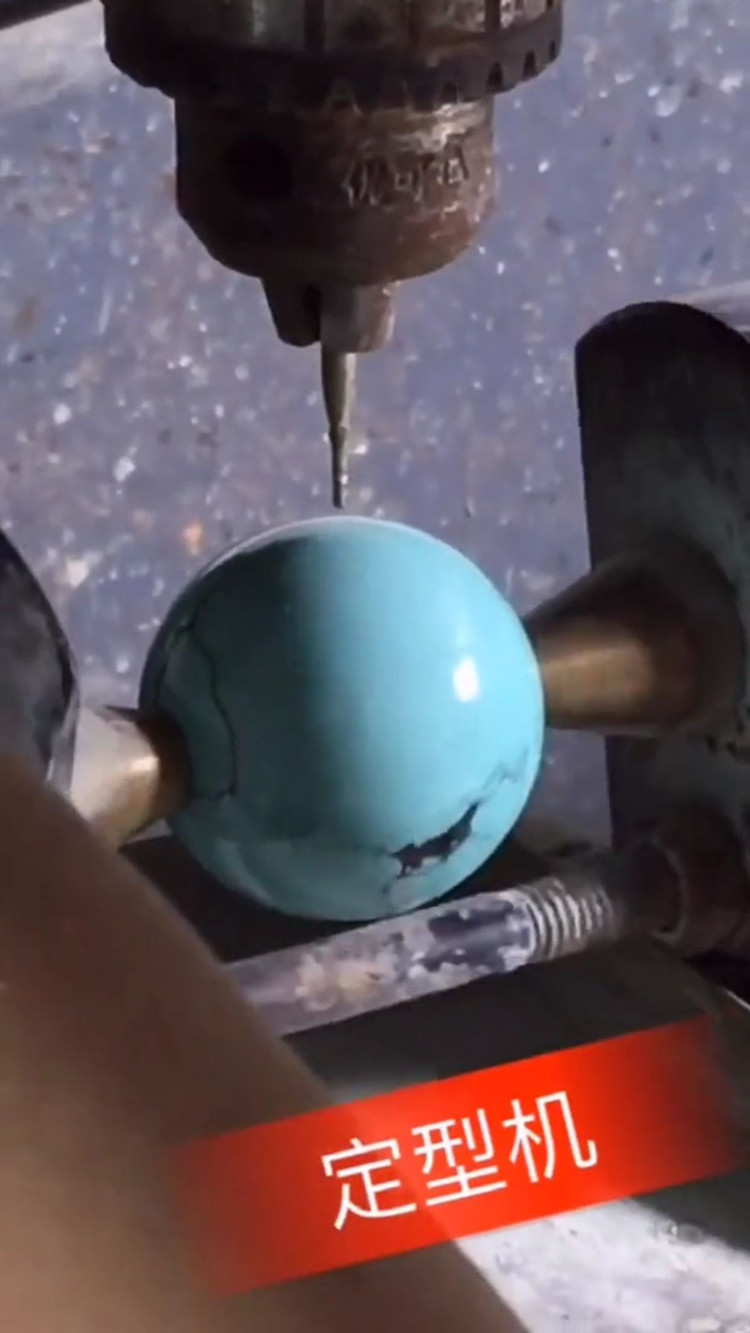 小小宝石中藏着天大秘密,小小绿松石