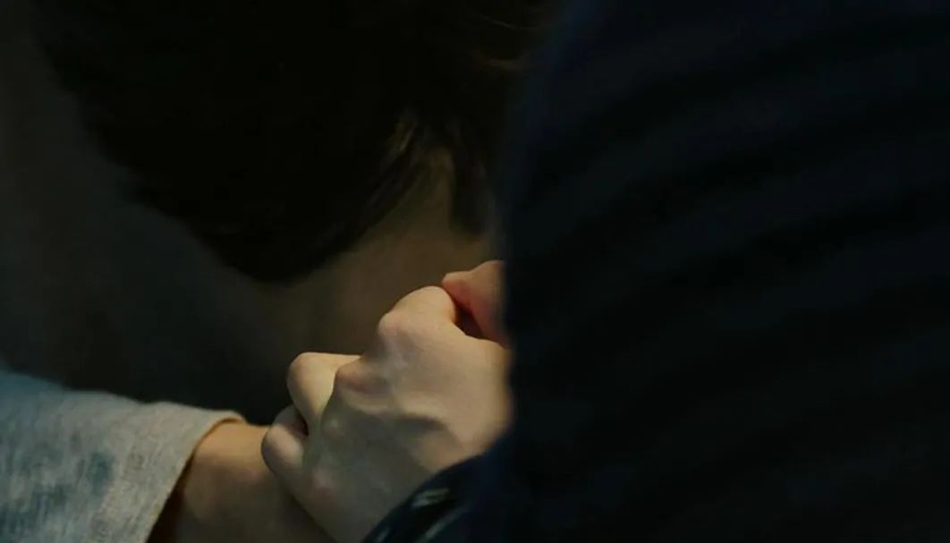 订婚后发现女孩不能生怎么办,当一个女孩订完婚了怎么去挽回