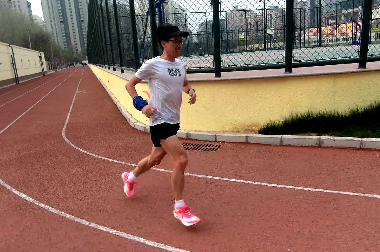 乔丹飞影pb4和安踏c2025gt哪个好,乔丹跑鞋飞影pb3.0多少钱