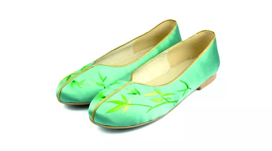 古代鞋尖上翘的鞋子,古代勾脚尖的鞋子