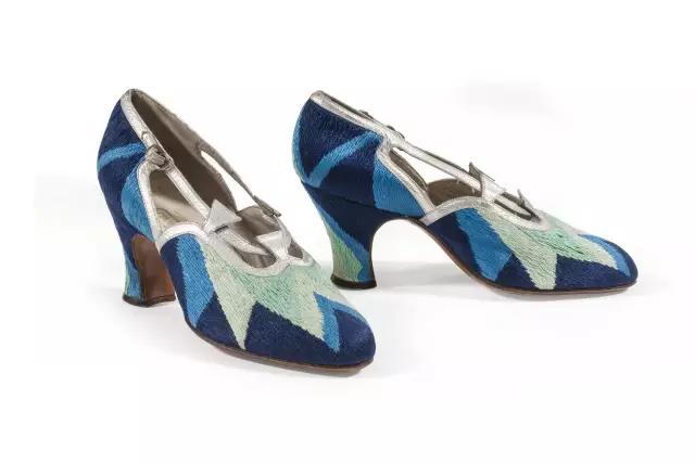 她亲眼看着自己的画作挂进卢浮宫,这位“时尚先锋”不输香奈儿