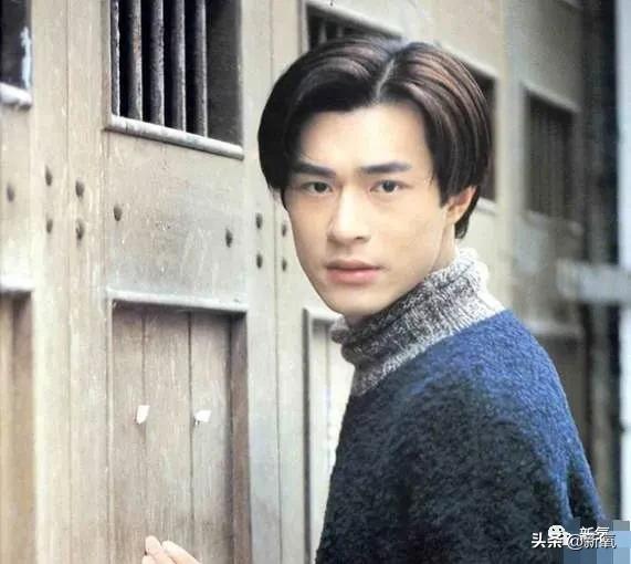 1米8大长腿，抿嘴笑爆红被吹顶级神颜，没想到竟然是照骗...