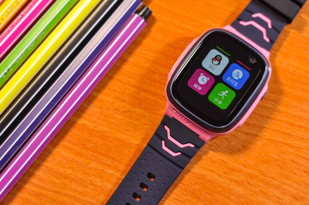 孩子在家上课用360手表，父母上班安心又放心