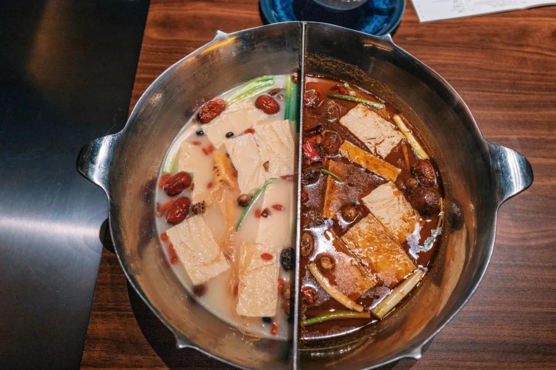 200块钱住北京,200块住酒店吃大餐